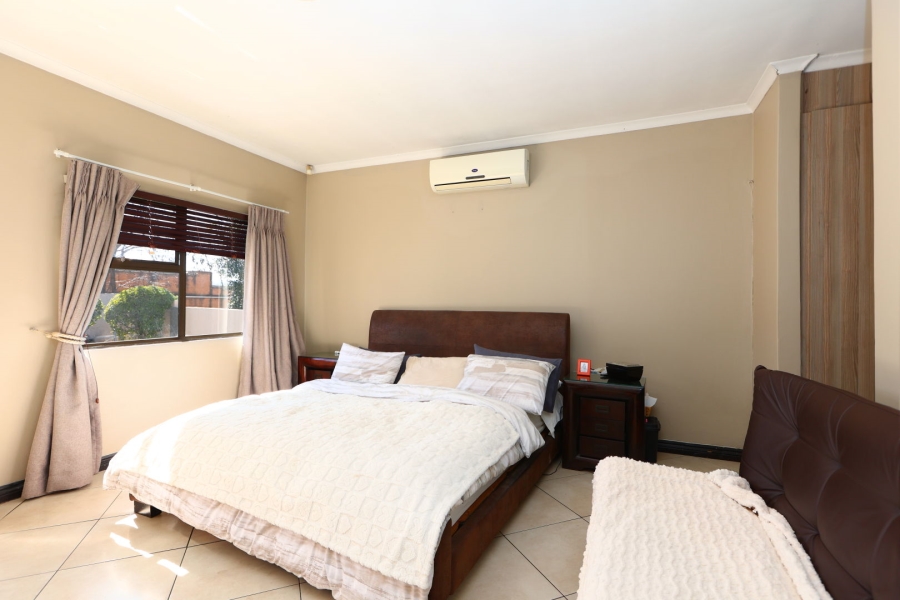 5 Bedroom Property for Sale in Kyalami Gardens Gauteng