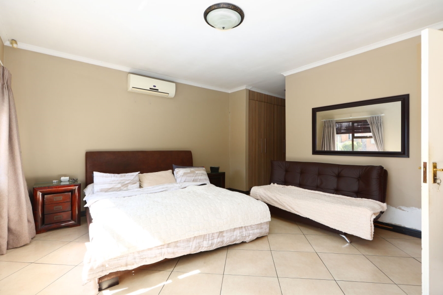 5 Bedroom Property for Sale in Kyalami Gardens Gauteng