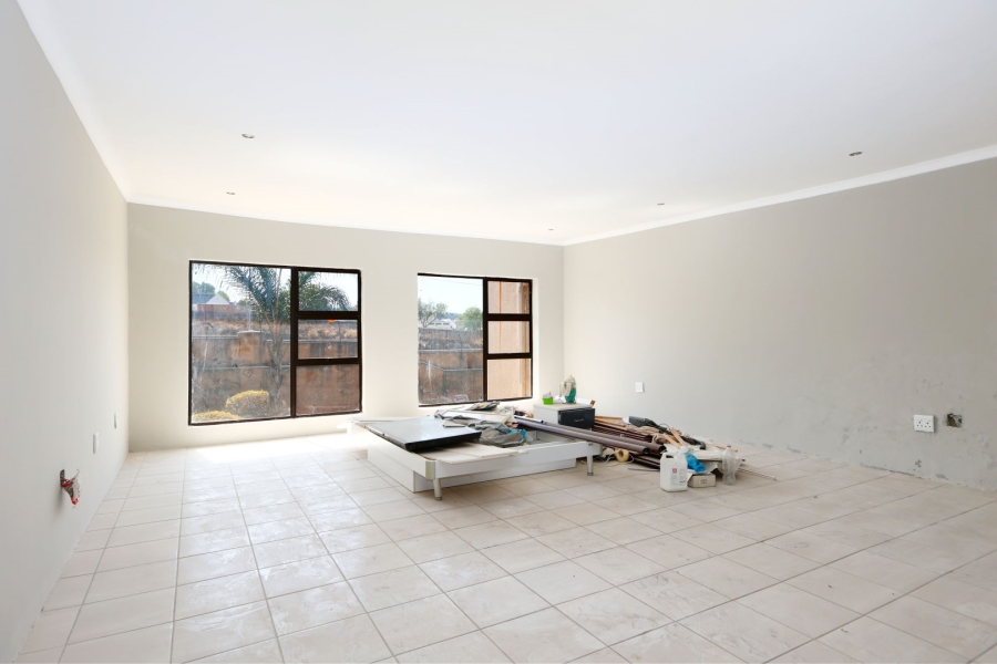 5 Bedroom Property for Sale in Kyalami Gardens Gauteng