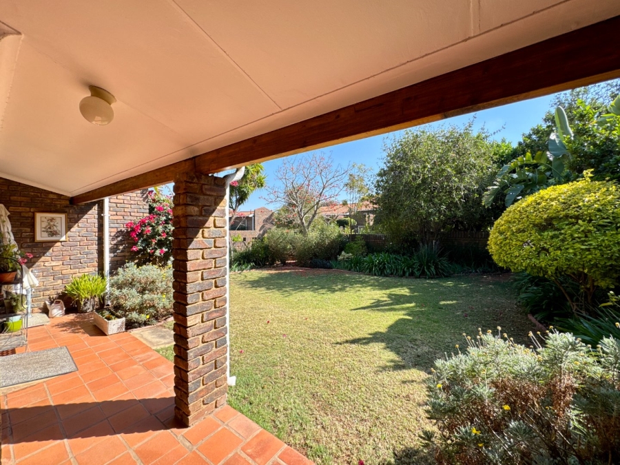 To Let 1 Bedroom Property for Rent in Die Hoewes Gauteng