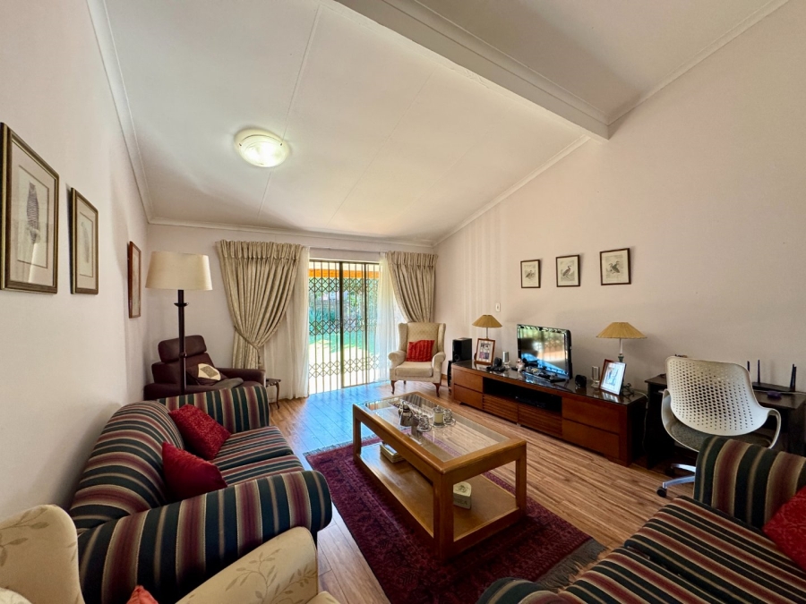 To Let 1 Bedroom Property for Rent in Die Hoewes Gauteng
