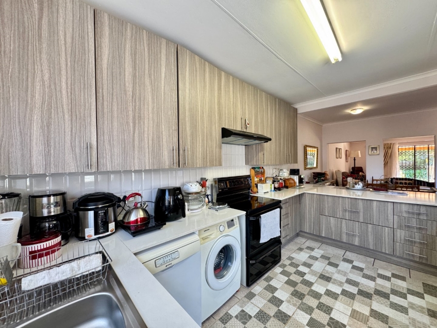 To Let 1 Bedroom Property for Rent in Die Hoewes Gauteng