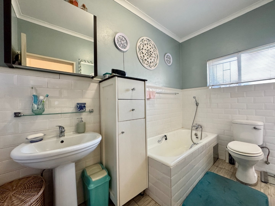 To Let 1 Bedroom Property for Rent in Die Hoewes Gauteng