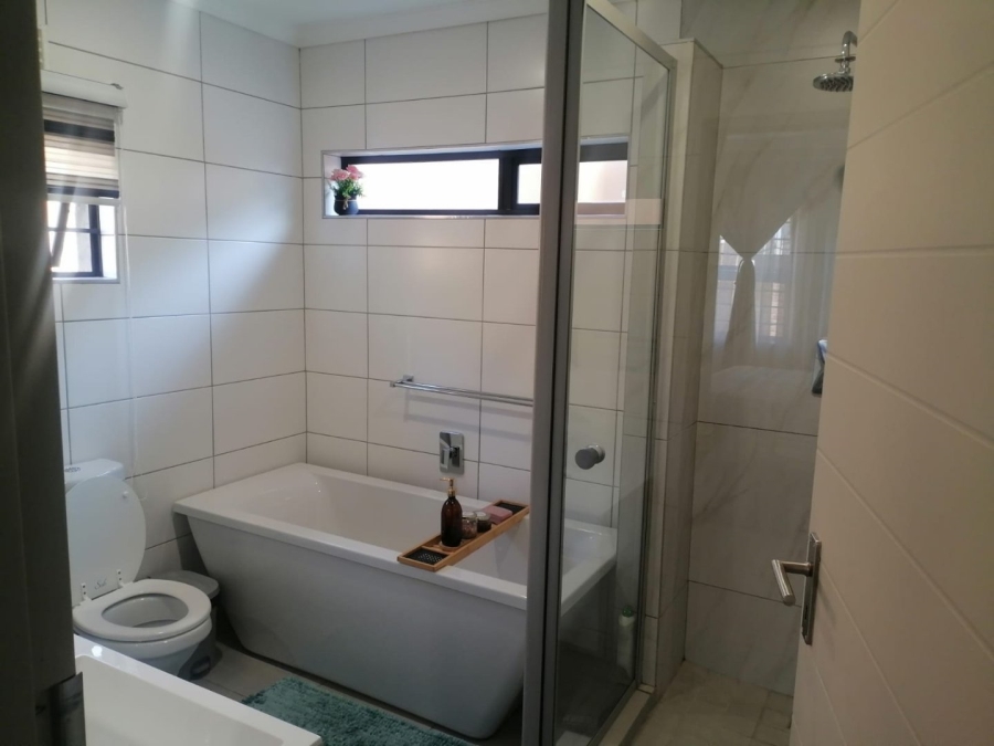 To Let 3 Bedroom Property for Rent in Lion Pride Gauteng