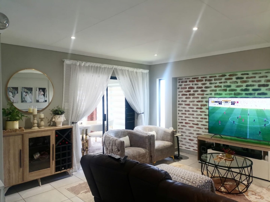 To Let 3 Bedroom Property for Rent in Lion Pride Gauteng