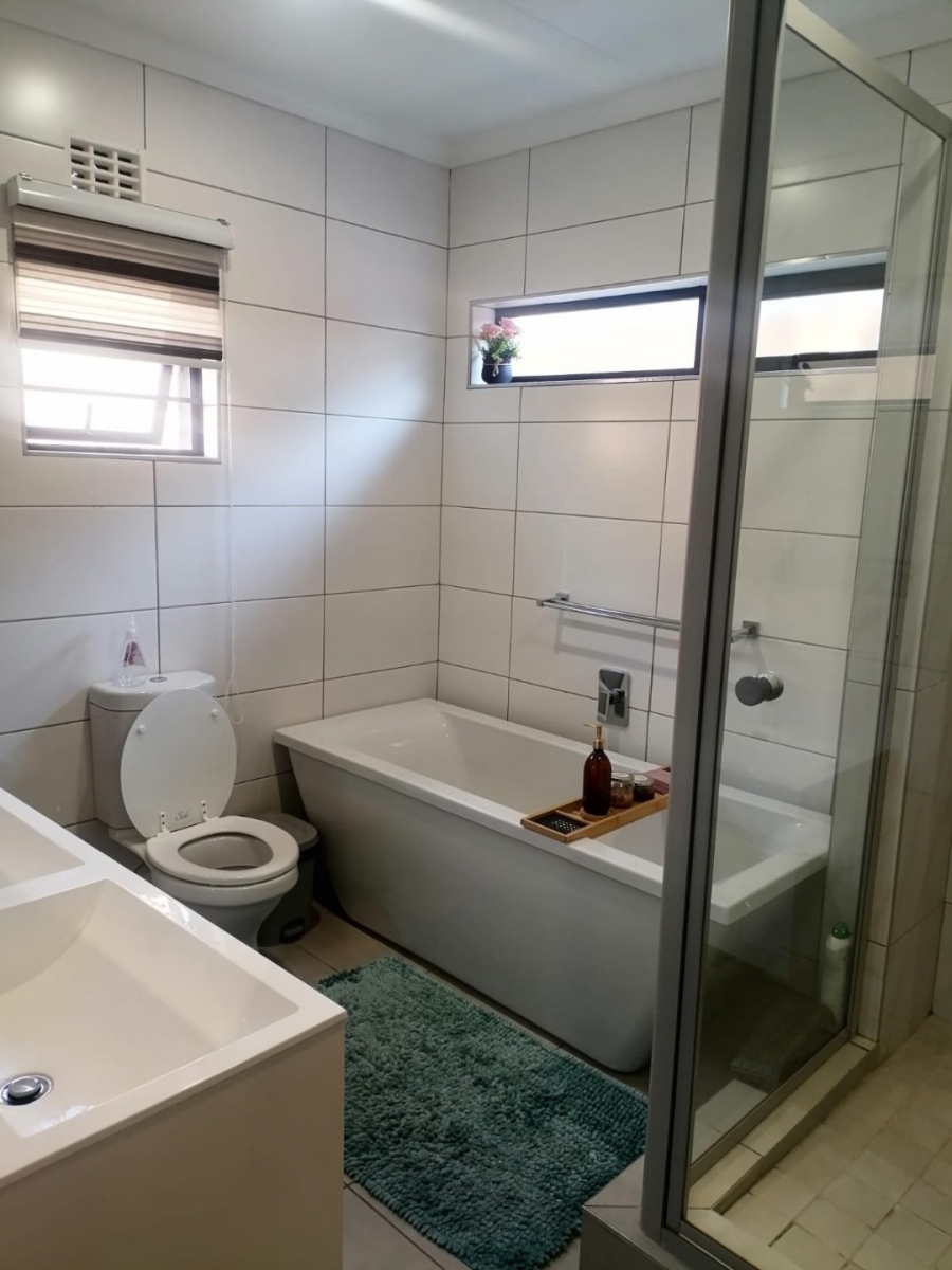 To Let 3 Bedroom Property for Rent in Lion Pride Gauteng