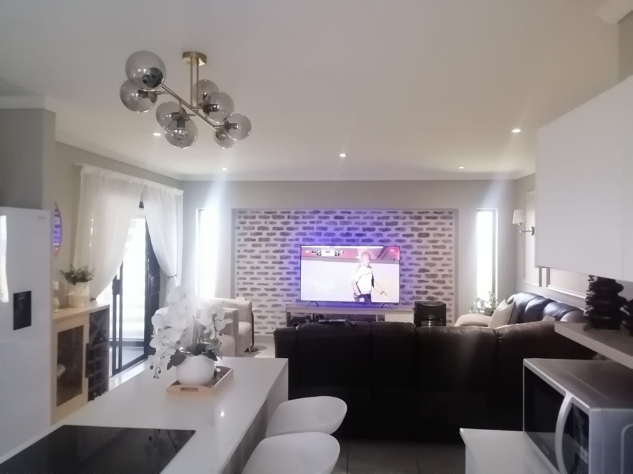 To Let 3 Bedroom Property for Rent in Lion Pride Gauteng