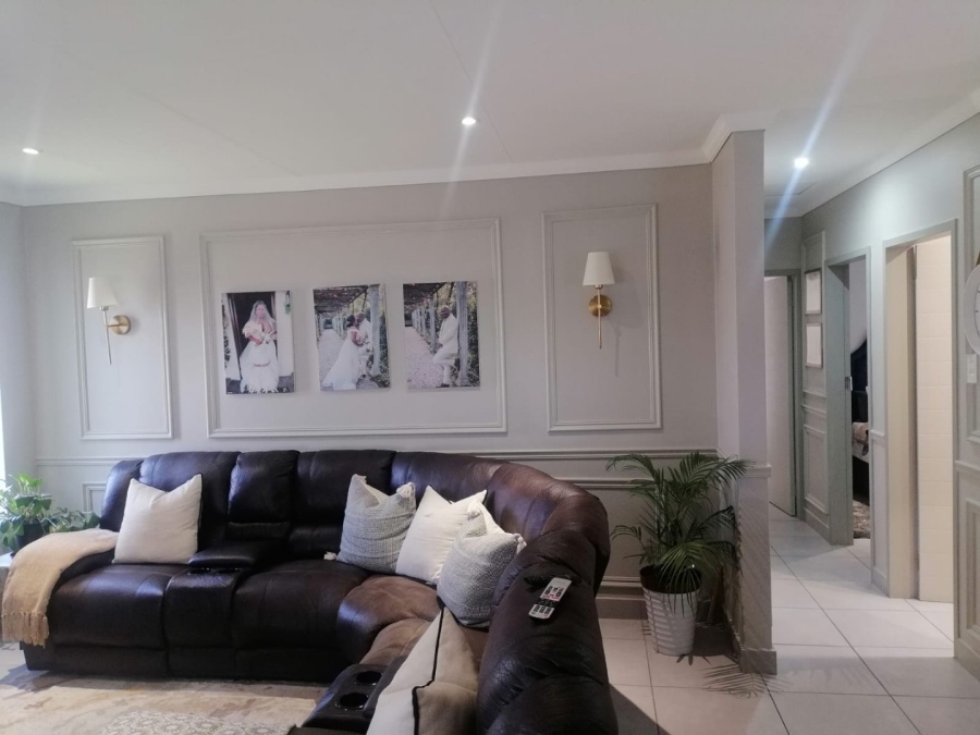 To Let 3 Bedroom Property for Rent in Lion Pride Gauteng