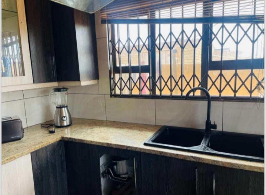 3 Bedroom Property for Sale in Lakeside Gauteng