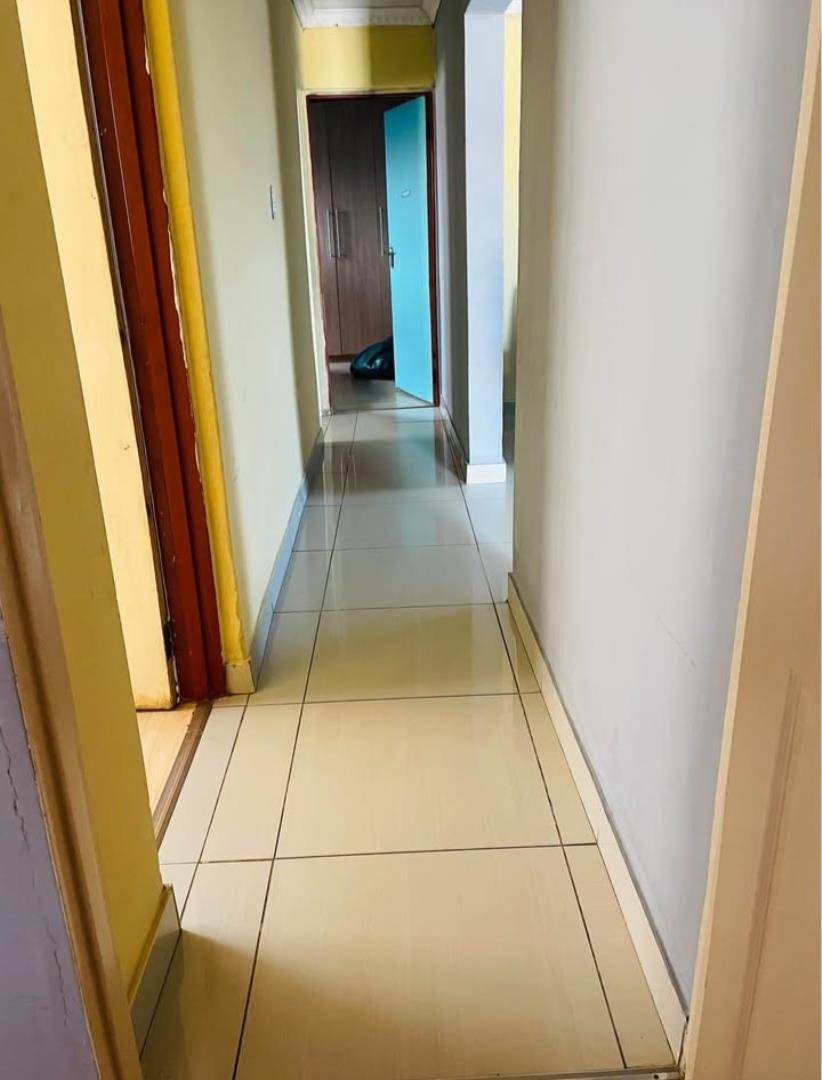 3 Bedroom Property for Sale in Lakeside Gauteng