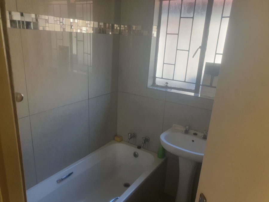  Bedroom Property for Sale in Soshanguve East Ext 4 Gauteng