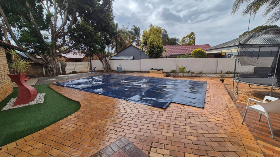 4 Bedroom Property for Sale in Chantelle Gauteng