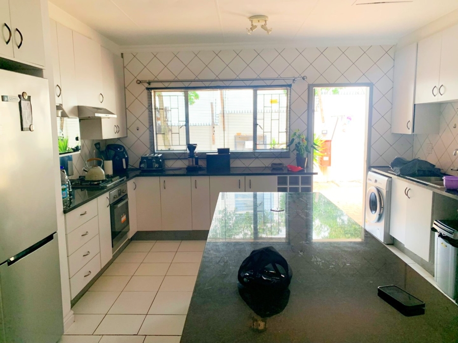 To Let  Bedroom Property for Rent in Bryanston Gauteng