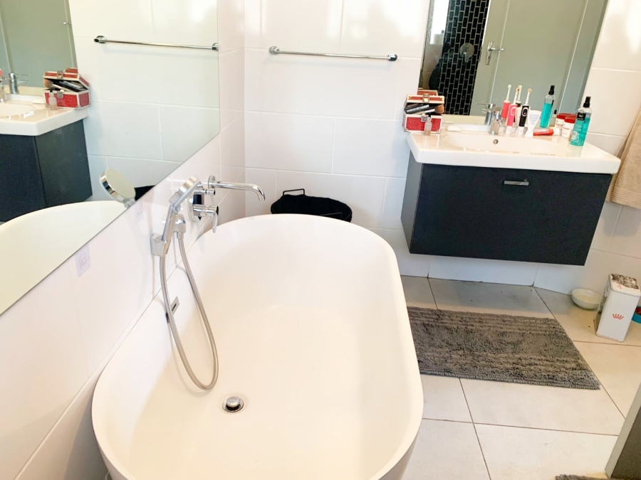 To Let  Bedroom Property for Rent in Bryanston Gauteng