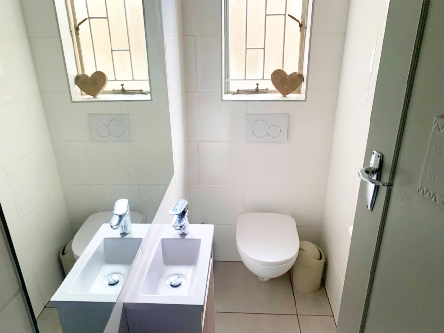 To Let  Bedroom Property for Rent in Bryanston Gauteng