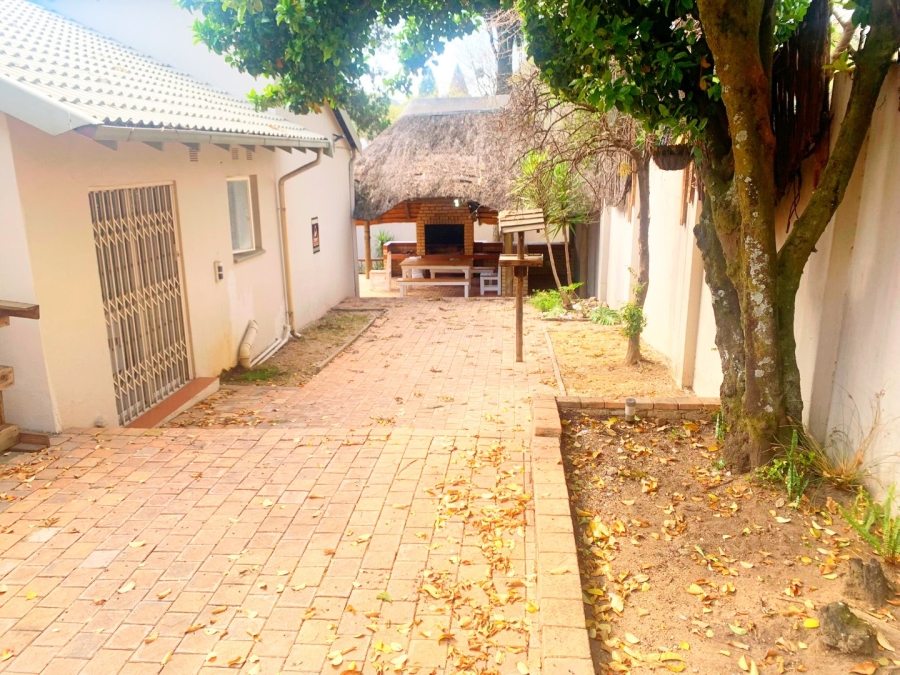 To Let  Bedroom Property for Rent in Bryanston Gauteng