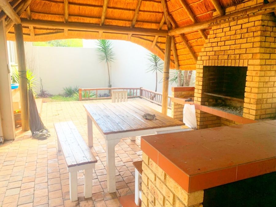 To Let  Bedroom Property for Rent in Bryanston Gauteng