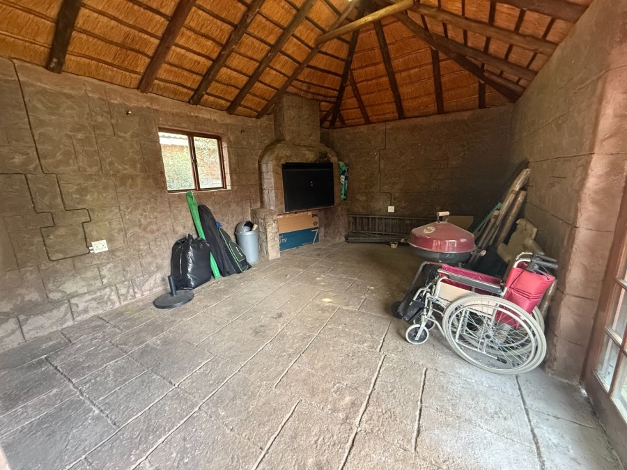 5 Bedroom Property for Sale in Rooihuiskraal North Gauteng