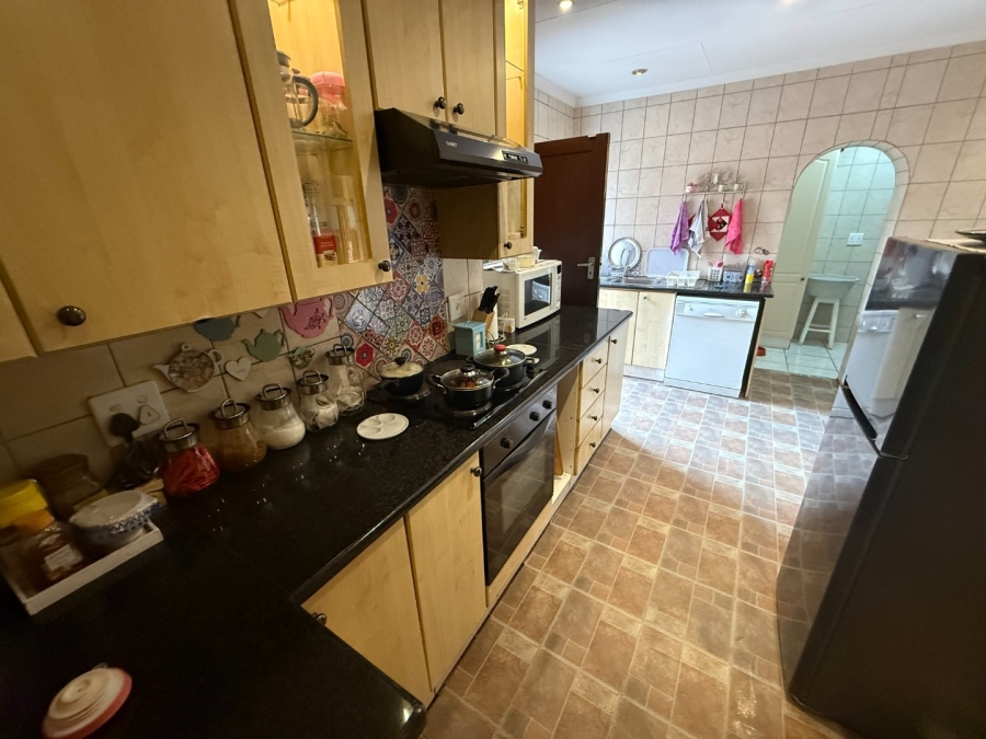 5 Bedroom Property for Sale in Rooihuiskraal North Gauteng
