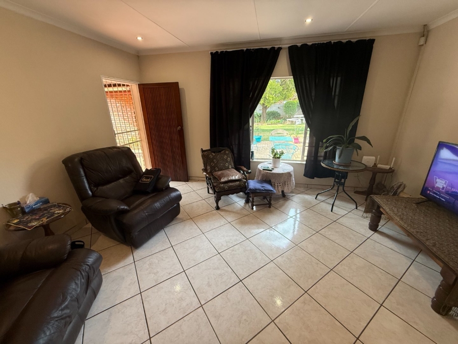 5 Bedroom Property for Sale in Rooihuiskraal North Gauteng