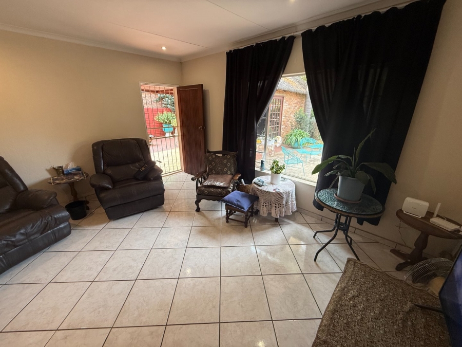 5 Bedroom Property for Sale in Rooihuiskraal North Gauteng