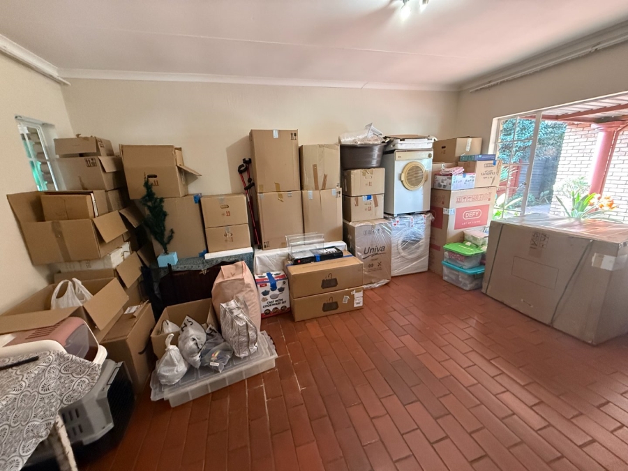 5 Bedroom Property for Sale in Rooihuiskraal North Gauteng