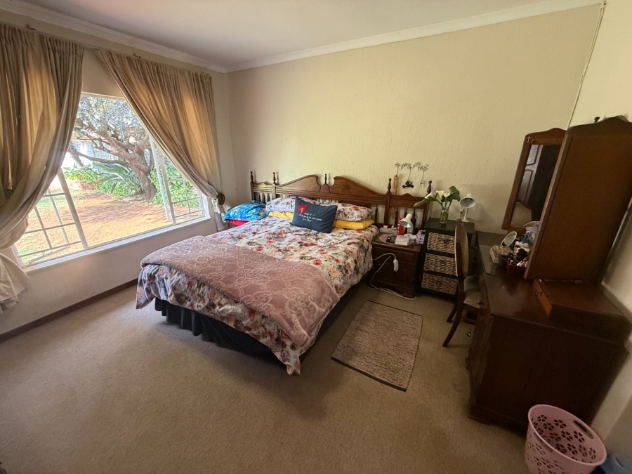 5 Bedroom Property for Sale in Rooihuiskraal North Gauteng