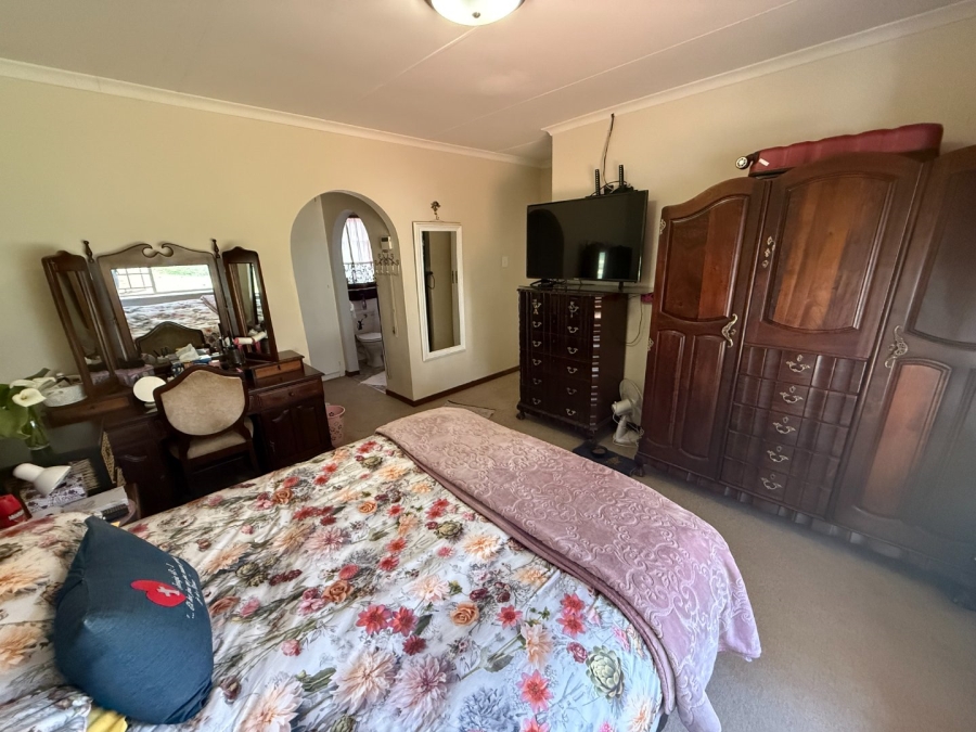 5 Bedroom Property for Sale in Rooihuiskraal North Gauteng