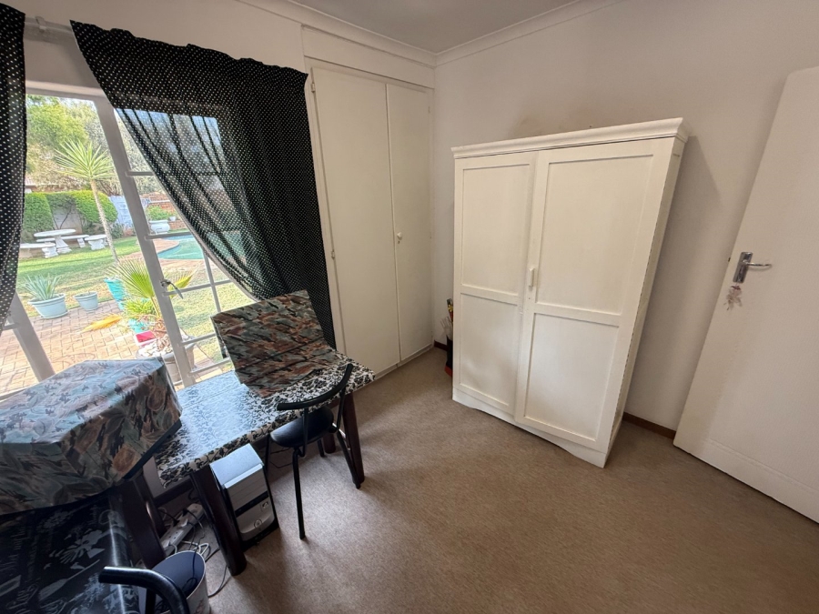 5 Bedroom Property for Sale in Rooihuiskraal North Gauteng