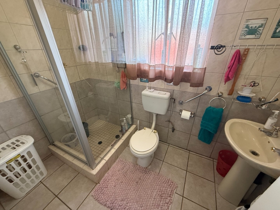 5 Bedroom Property for Sale in Rooihuiskraal North Gauteng