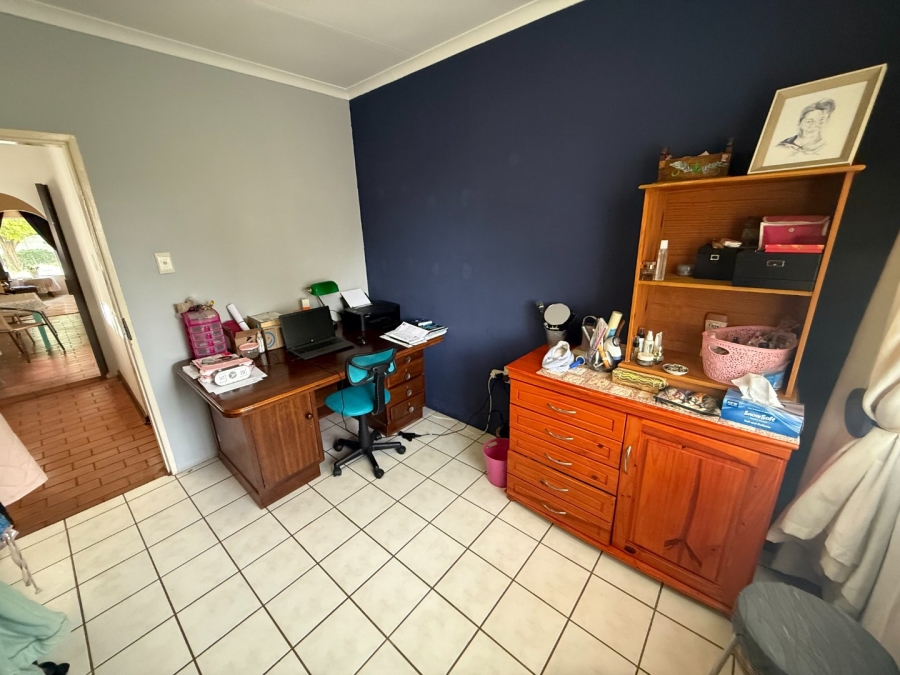 5 Bedroom Property for Sale in Rooihuiskraal North Gauteng