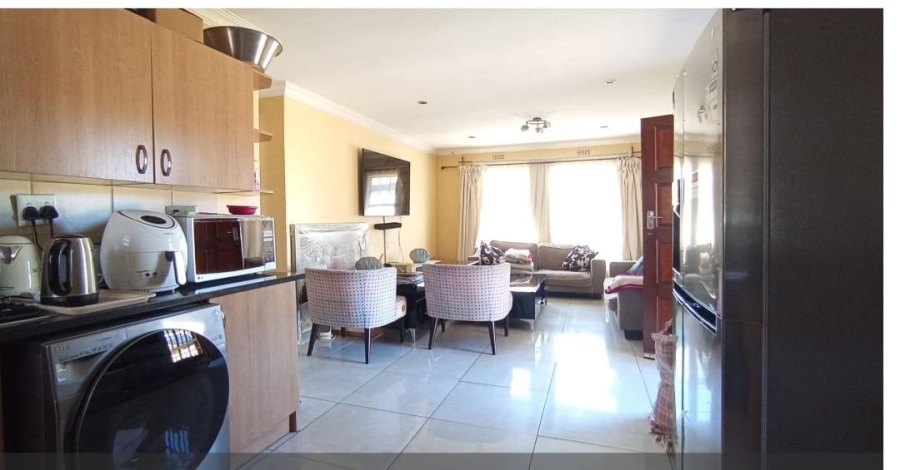 3 Bedroom Property for Sale in Clayville Gauteng
