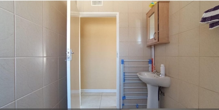 3 Bedroom Property for Sale in Clayville Gauteng