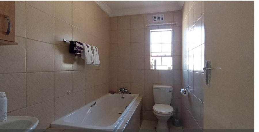 3 Bedroom Property for Sale in Clayville Gauteng