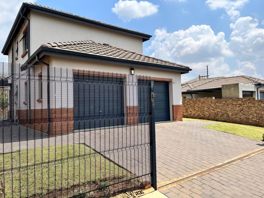 4 Bedroom Property for Sale in Clayville Gauteng