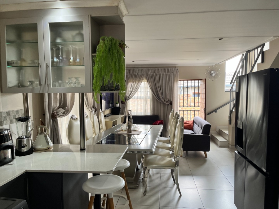 4 Bedroom Property for Sale in Clayville Gauteng