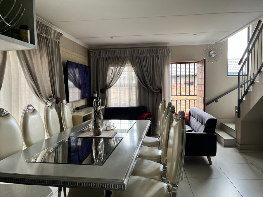 4 Bedroom Property for Sale in Clayville Gauteng