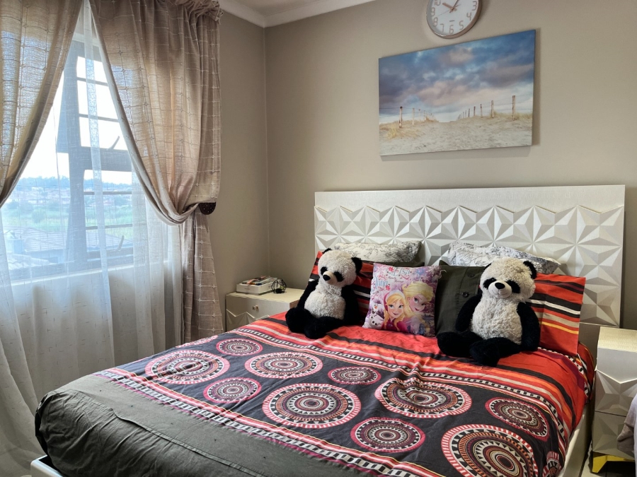 4 Bedroom Property for Sale in Clayville Gauteng
