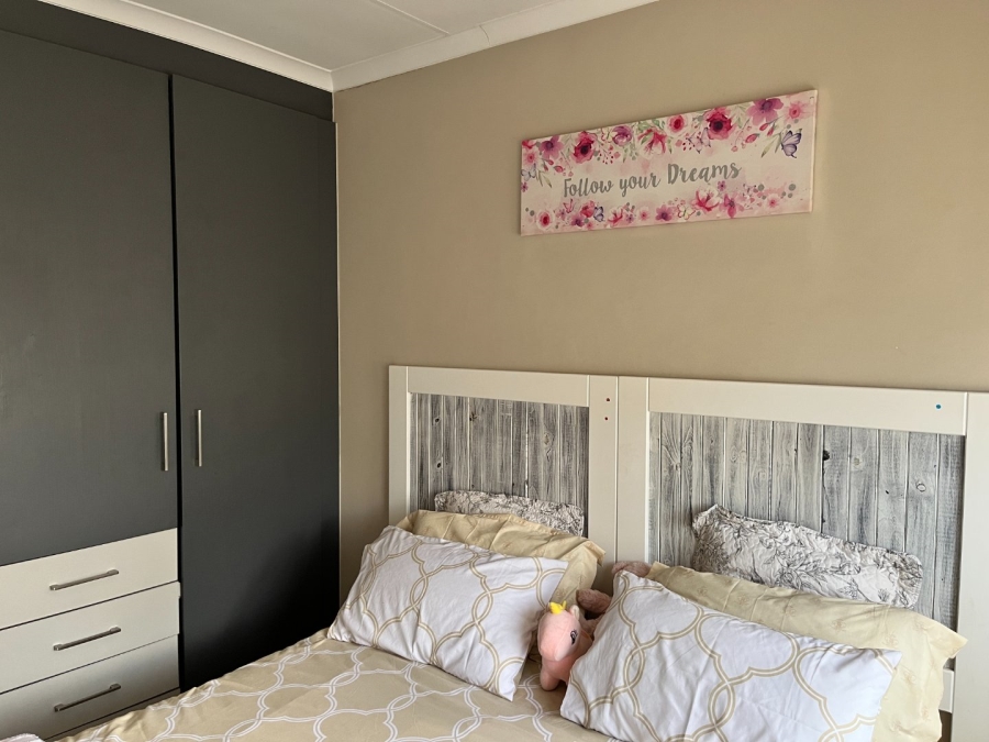 4 Bedroom Property for Sale in Clayville Gauteng