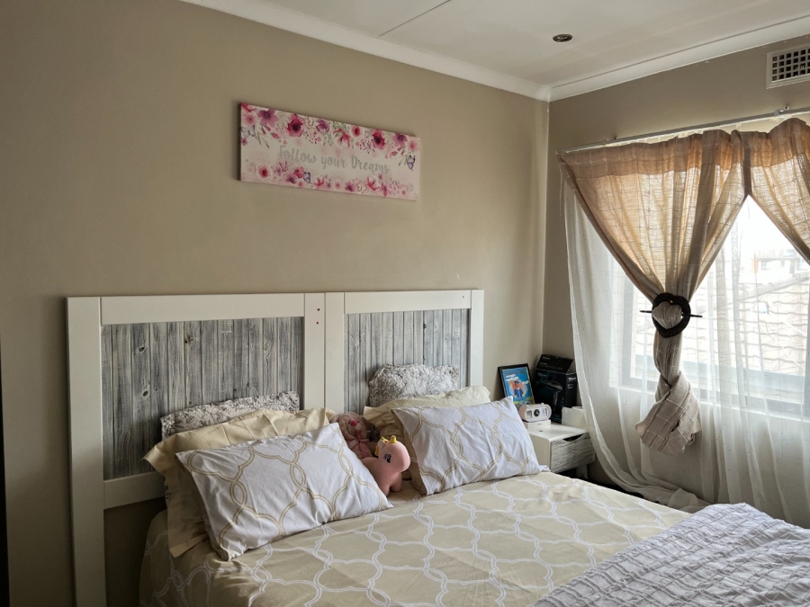 4 Bedroom Property for Sale in Clayville Gauteng