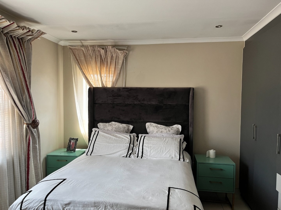 4 Bedroom Property for Sale in Clayville Gauteng