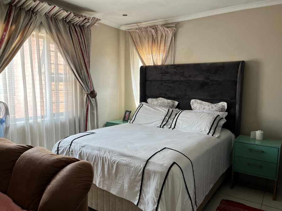 4 Bedroom Property for Sale in Clayville Gauteng