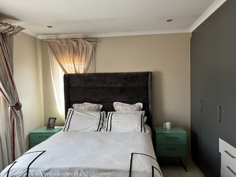 4 Bedroom Property for Sale in Clayville Gauteng