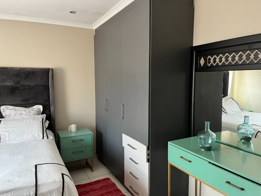 4 Bedroom Property for Sale in Clayville Gauteng