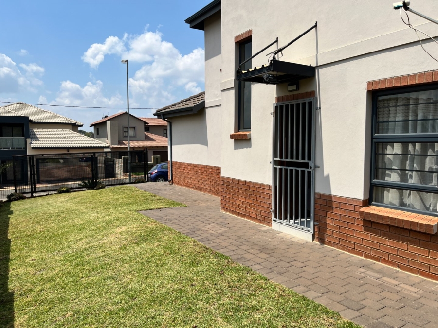 4 Bedroom Property for Sale in Clayville Gauteng