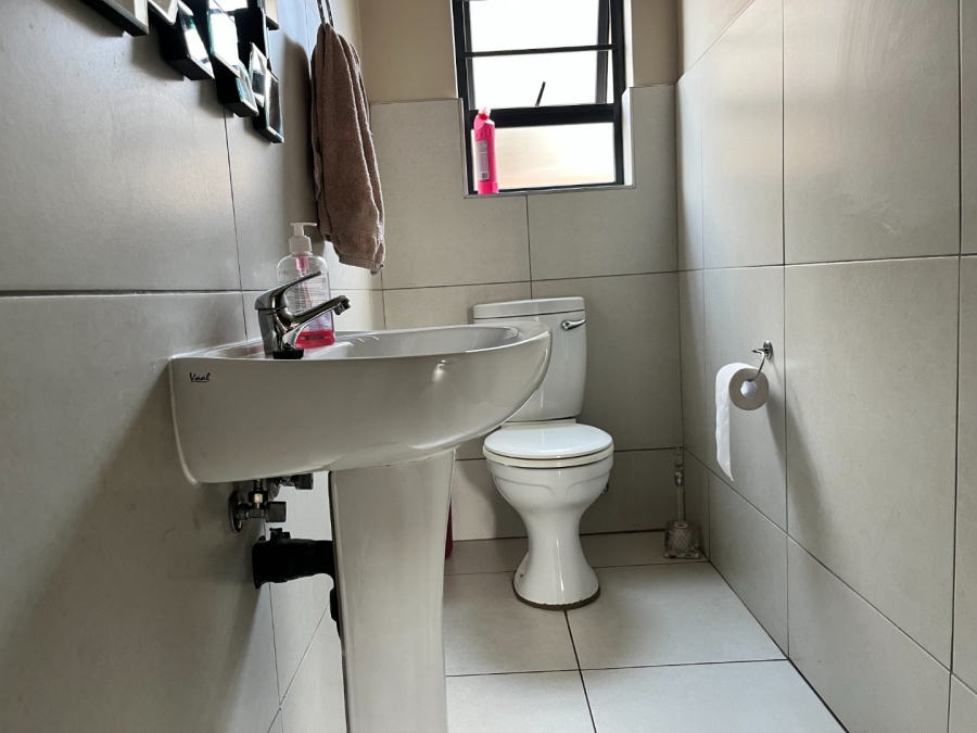 4 Bedroom Property for Sale in Clayville Gauteng