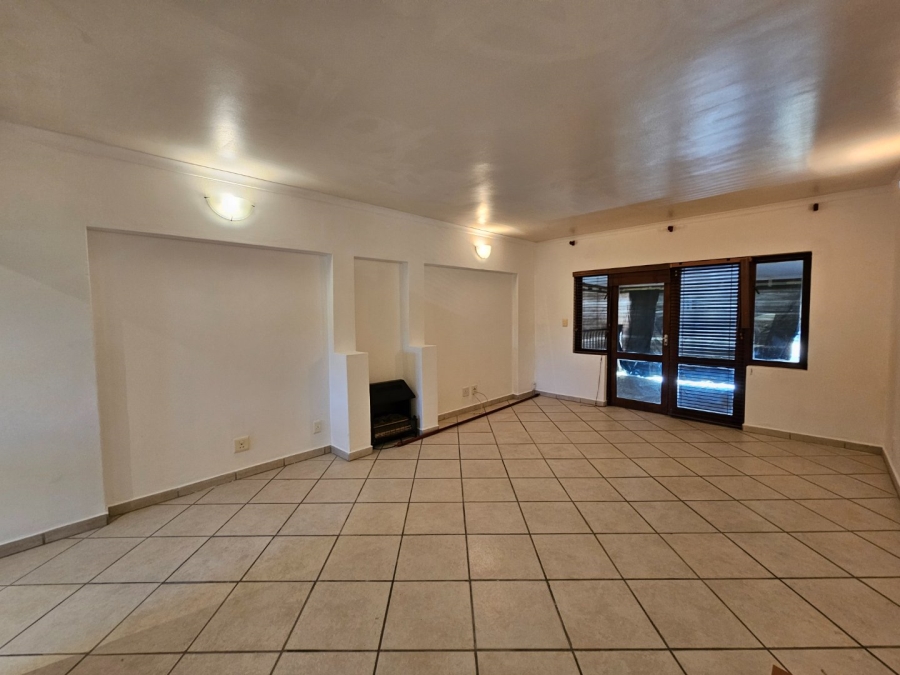 To Let 2 Bedroom Property for Rent in Broadacres Gauteng