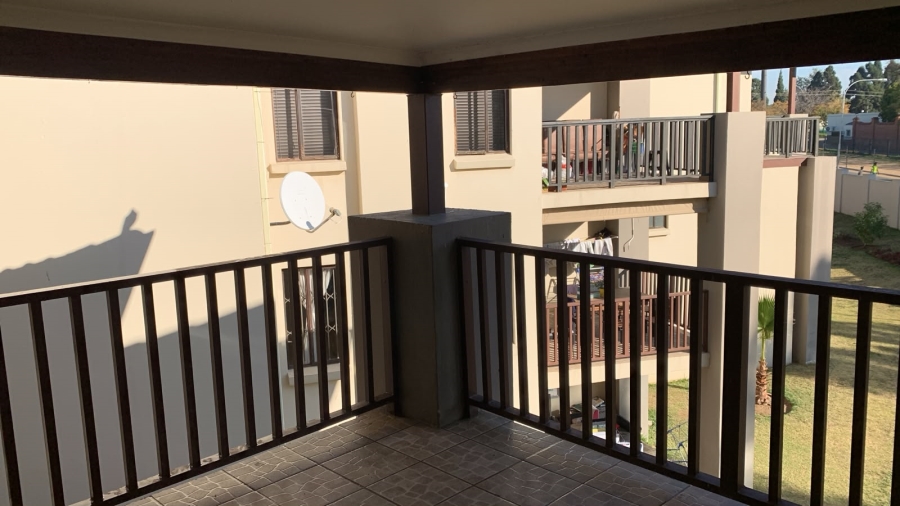 To Let 2 Bedroom Property for Rent in Broadacres Gauteng