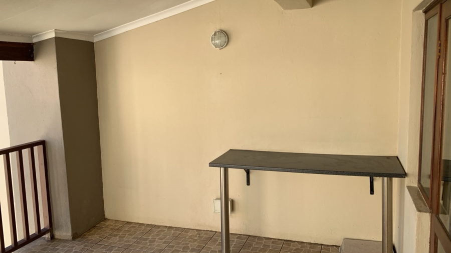 To Let 2 Bedroom Property for Rent in Broadacres Gauteng