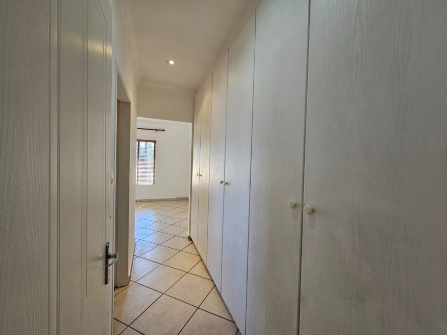 To Let 2 Bedroom Property for Rent in Broadacres Gauteng